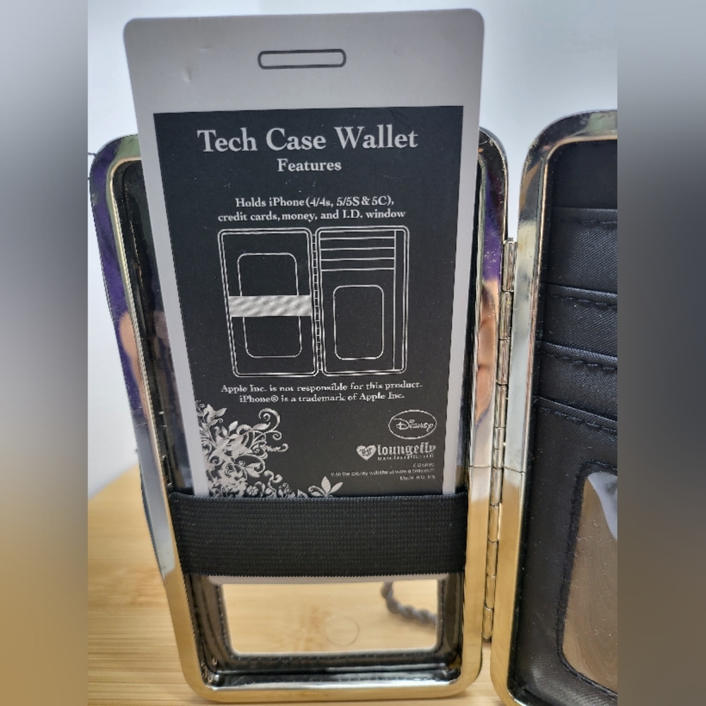 Alice in Wonderland Loungefly Disney Tech Case Wallet for iPhone - Picture 5 of 8